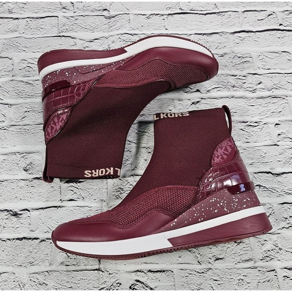 Michael Kors Bootie Swift Stretch Knit Crocodile Embossed Leather WOMENS SZ 9.5 - Picture 6 of 9